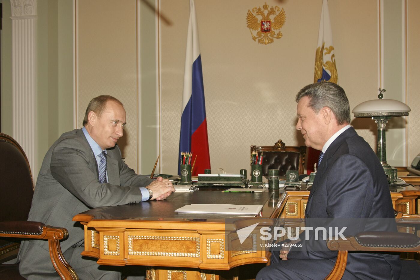 Putin meets Gromov in Novo-Ogaryovo