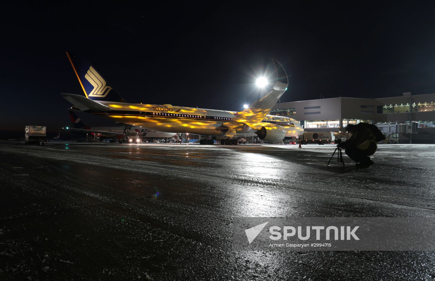 New generation airplane Airbus a350-900 Singapore Airlines operated first scheduled flight to Russia