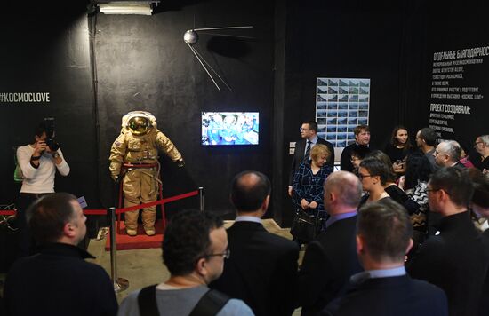 Multimedia exhibition "Space. Love" opens in Moscow