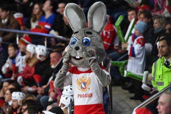 Ice hockey. Channel One Cup. Sweden vs. Russia