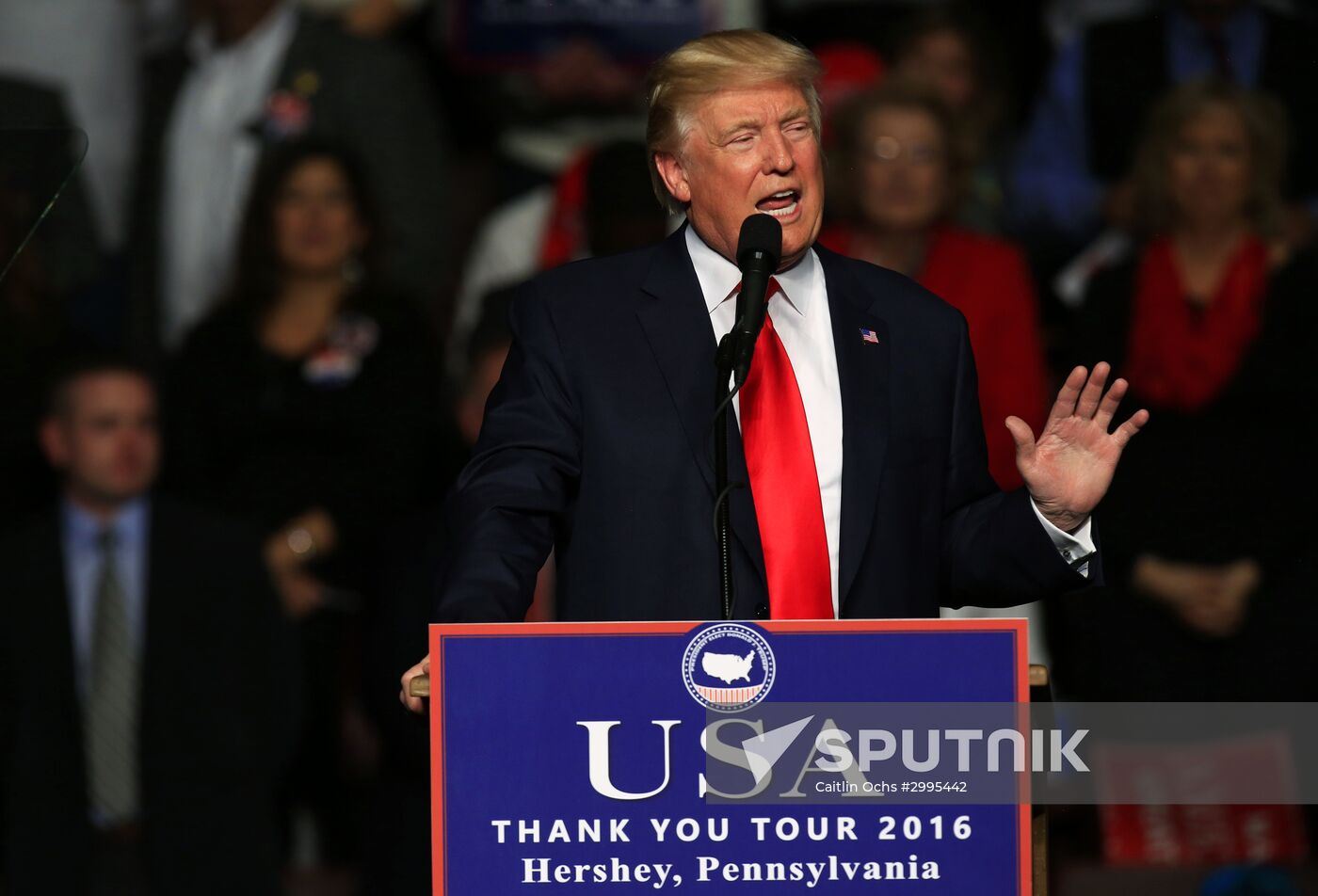 Donald Trump and Mike Pence meet with voters in Pennsylvania