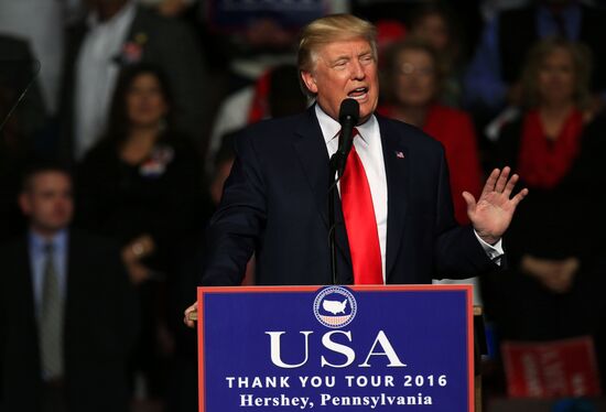 Donald Trump and Mike Pence meet with voters in Pennsylvania
