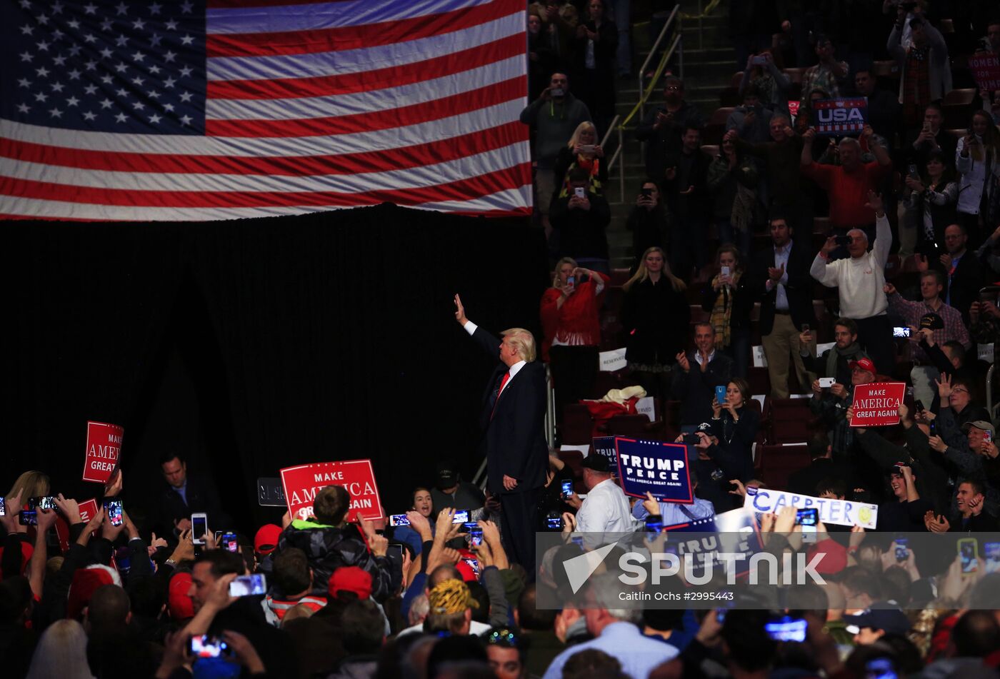 Donald Trump and Mike Pence meet with voters in Pennsylvania