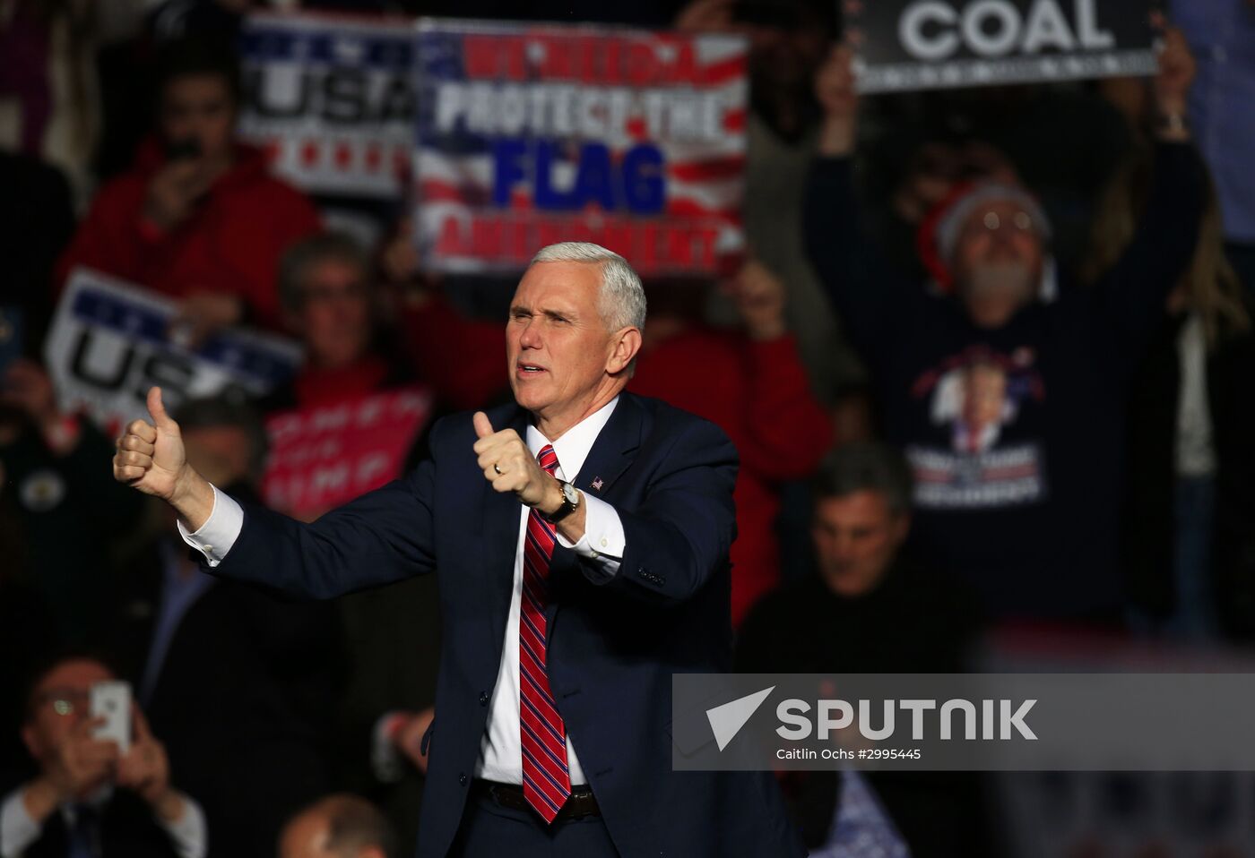 Donald Trump and Mike Pence meet with voters in Pennsylvania