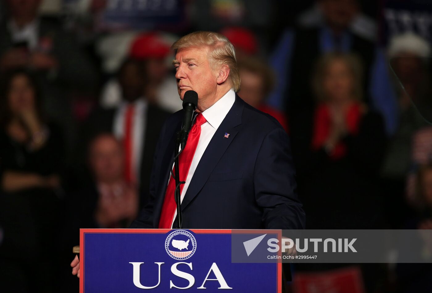 Donald Trump and Mike Pence meet with voters in Pennsylvania