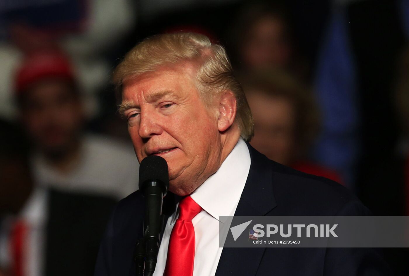 Donald Trump and Mike Pence meet with voters in Pennsylvania