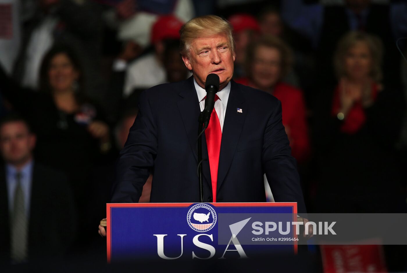 Donald Trump and Mike Pence meet with voters in Pennsylvania