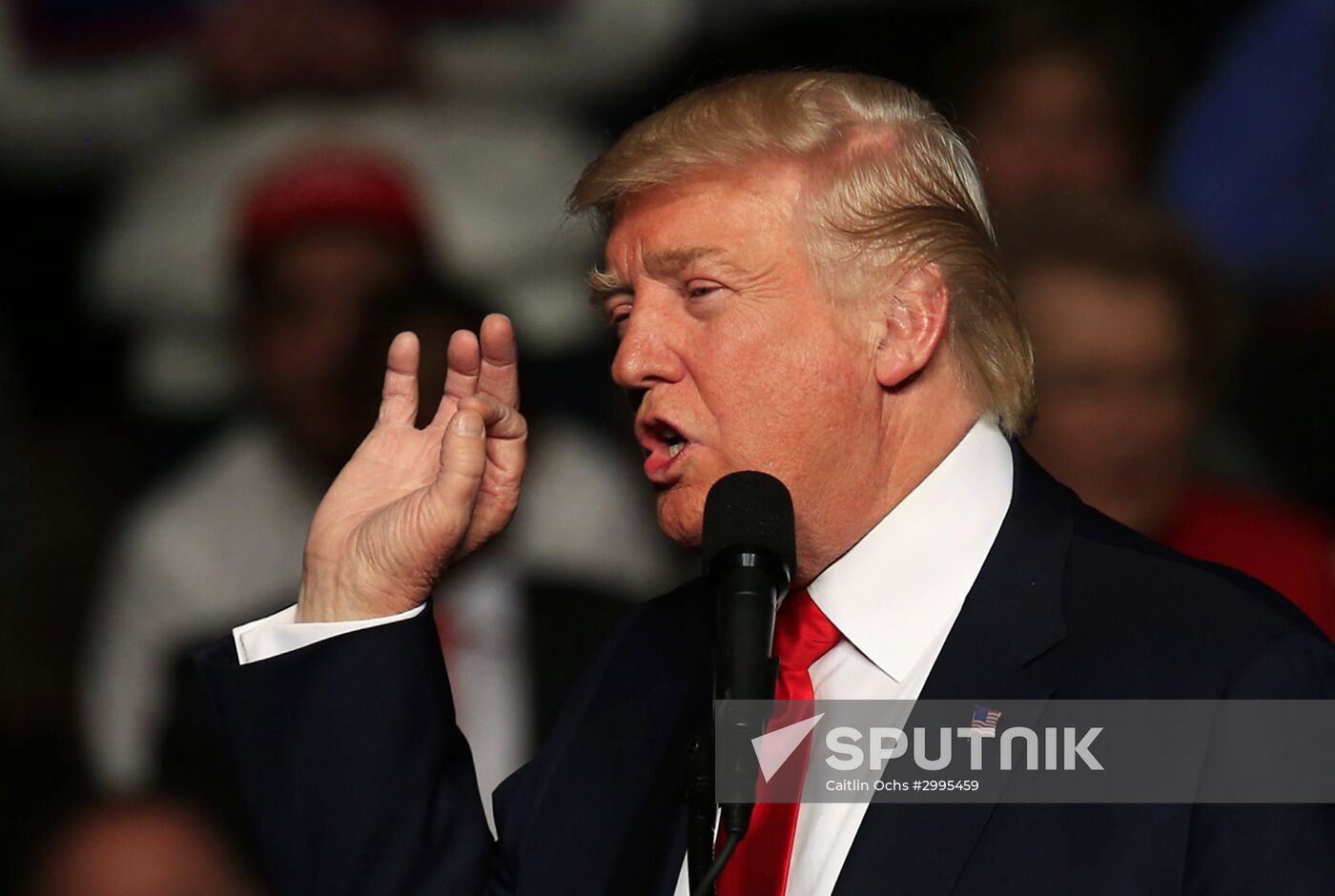 Donald Trump and Mike Pence meet with voters in Pennsylvania