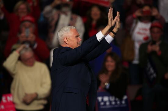 Donald Trump and Mike Pence meet with voters in Pennsylvania