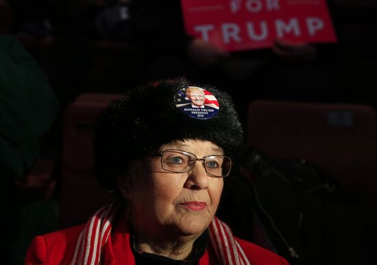 Donald Trump and Mike Pence meet with voters in Pennsylvania