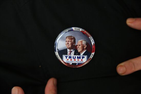 Donald Trump and Mike Pence meet with voters in Pennsylvania