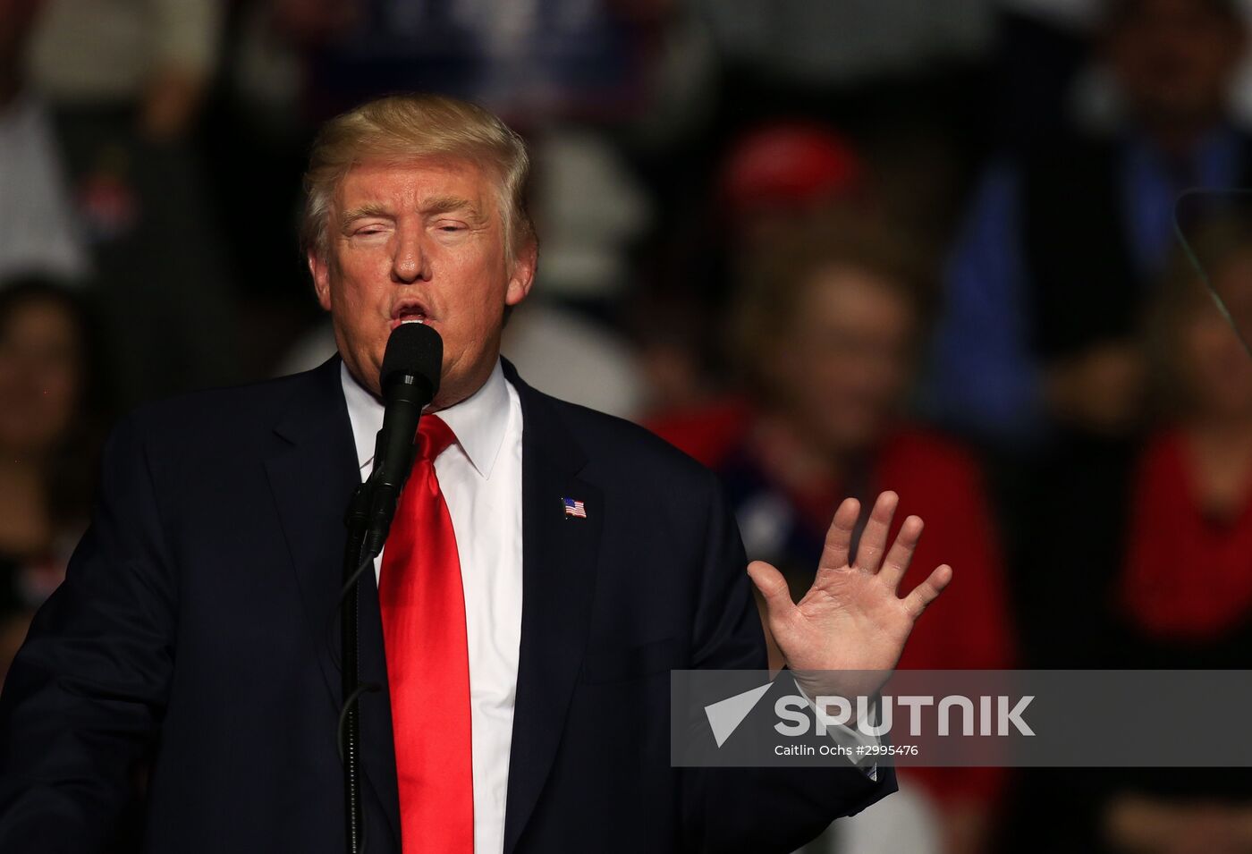 Donald Trump and Mike Pence meet with voters in Pennsylvania