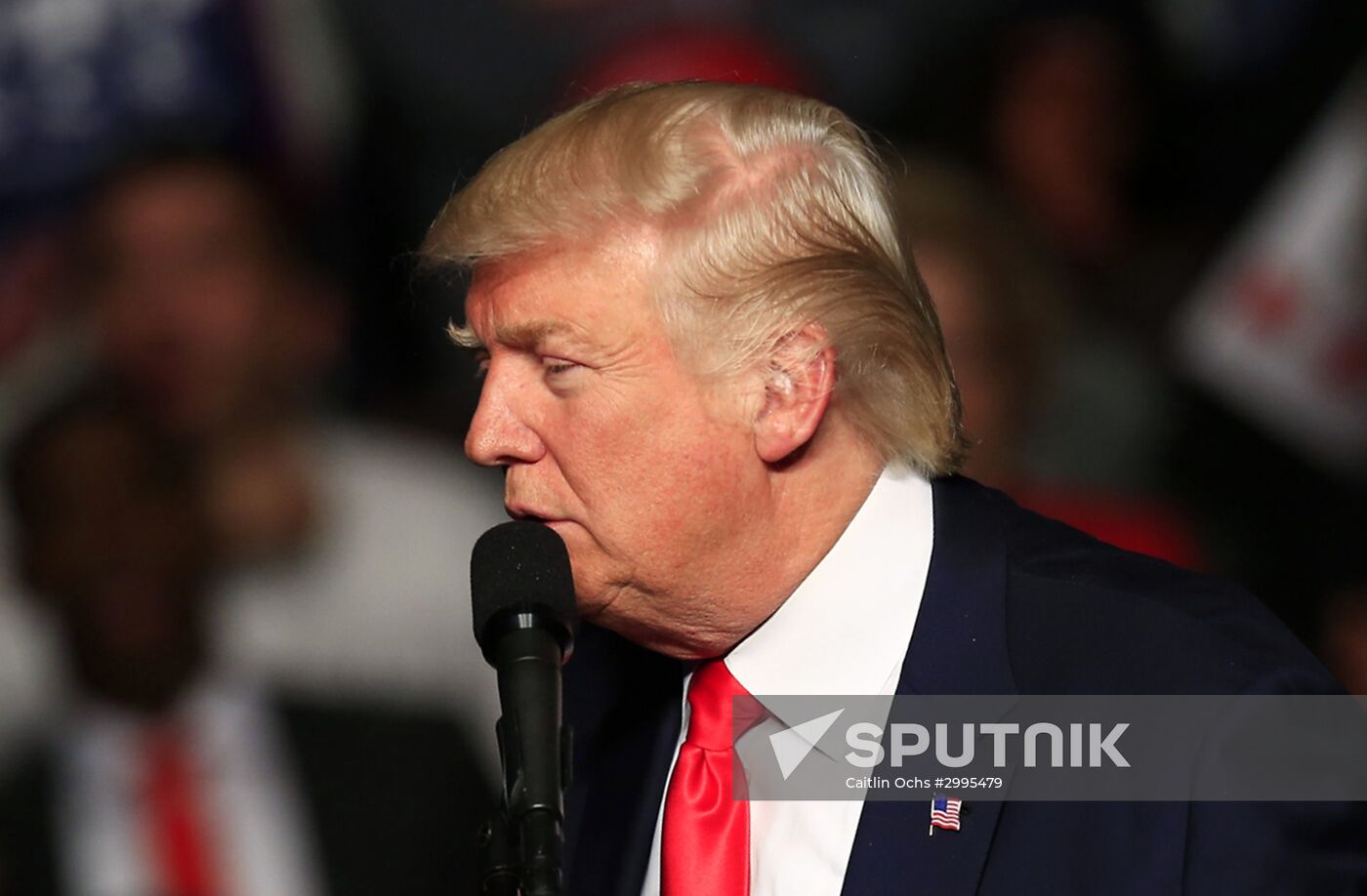 Donald Trump and Mike Pence meet with voters in Pennsylvania