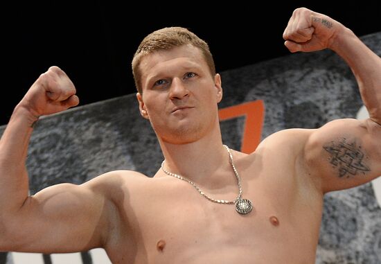 Boxing. Alexander Povetkin and Bermane Stiverne at weigh-in ceremony