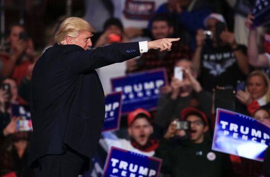 Donald Trump and Mike Pence meet with voters in Pennsylvania