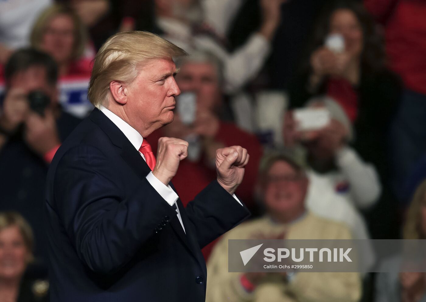 Donald Trump and Mike Pence meet with voters in Pennsylvania