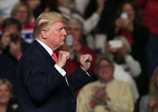 Donald Trump and Mike Pence meet with voters in Pennsylvania