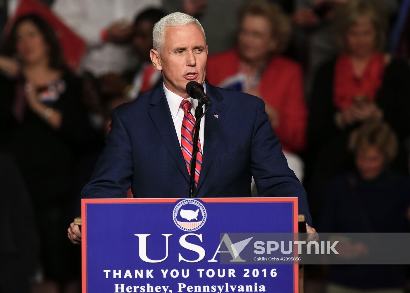 Donald Trump and Mike Pence meet with voters in Pennsylvania