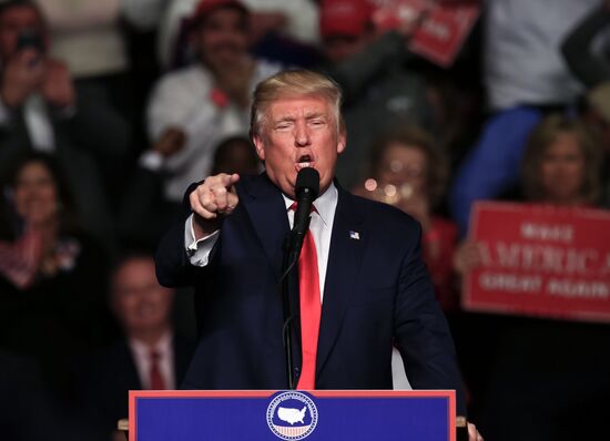 Donald Trump and Mike Pence meet with voters in Pennsylvania
