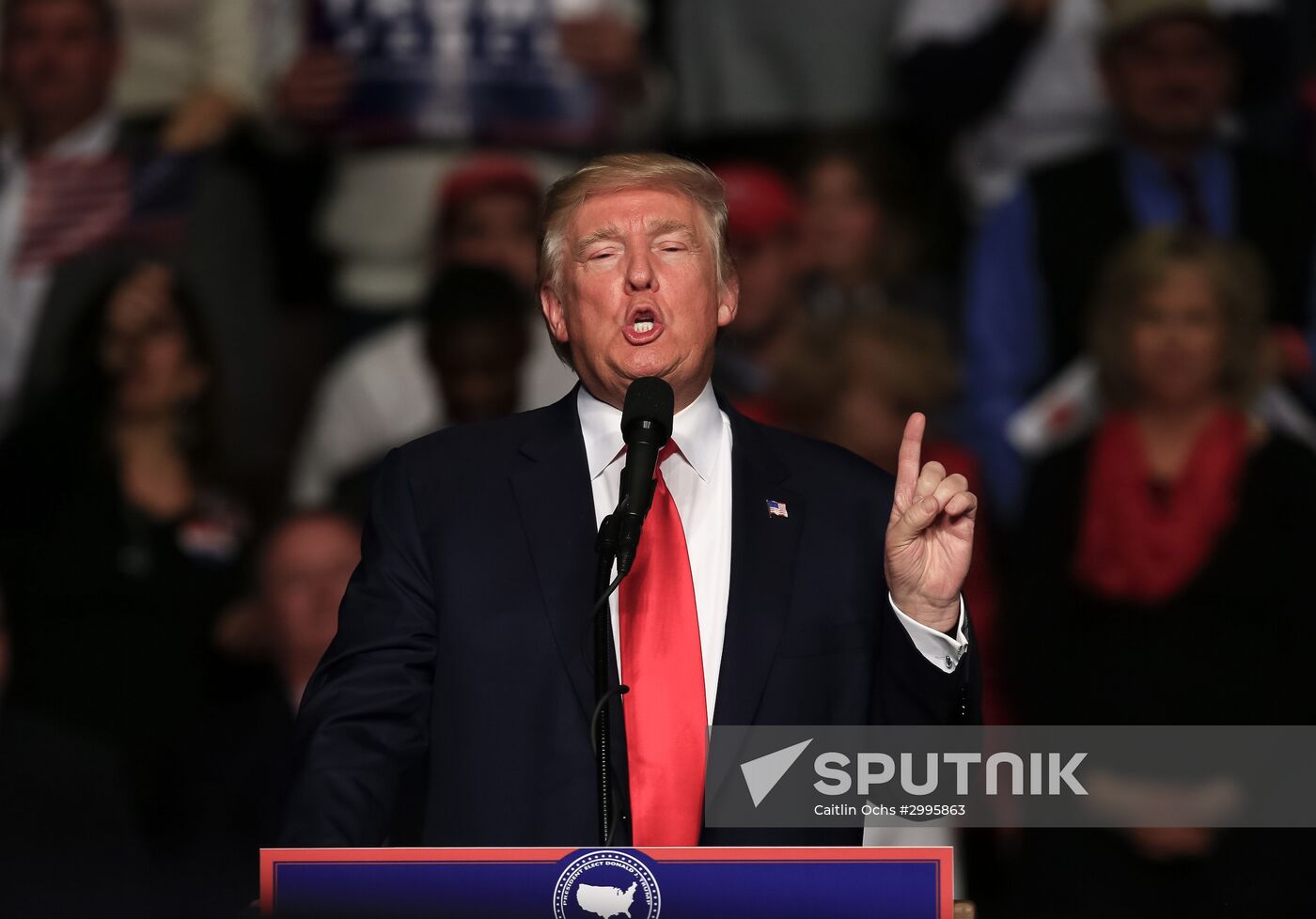 Donald Trump and Mike Pence meet with voters in Pennsylvania