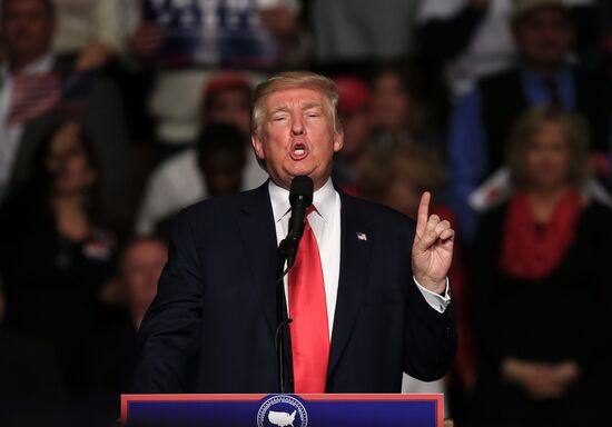 Donald Trump and Mike Pence meet with voters in Pennsylvania