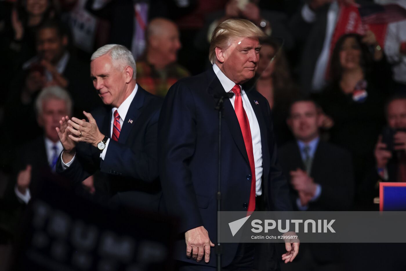 Donald Trump and Mike Pence meet with voters in Pennsylvania