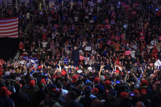 Donald Trump and Mike Pence meet with voters in Pennsylvania