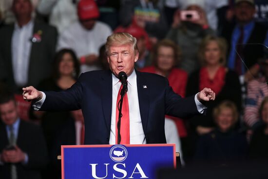 Donald Trump and Mike Pence meet with voters in Pennsylvania