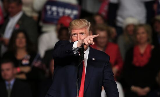 Donald Trump and Mike Pence meet with voters in Pennsylvania