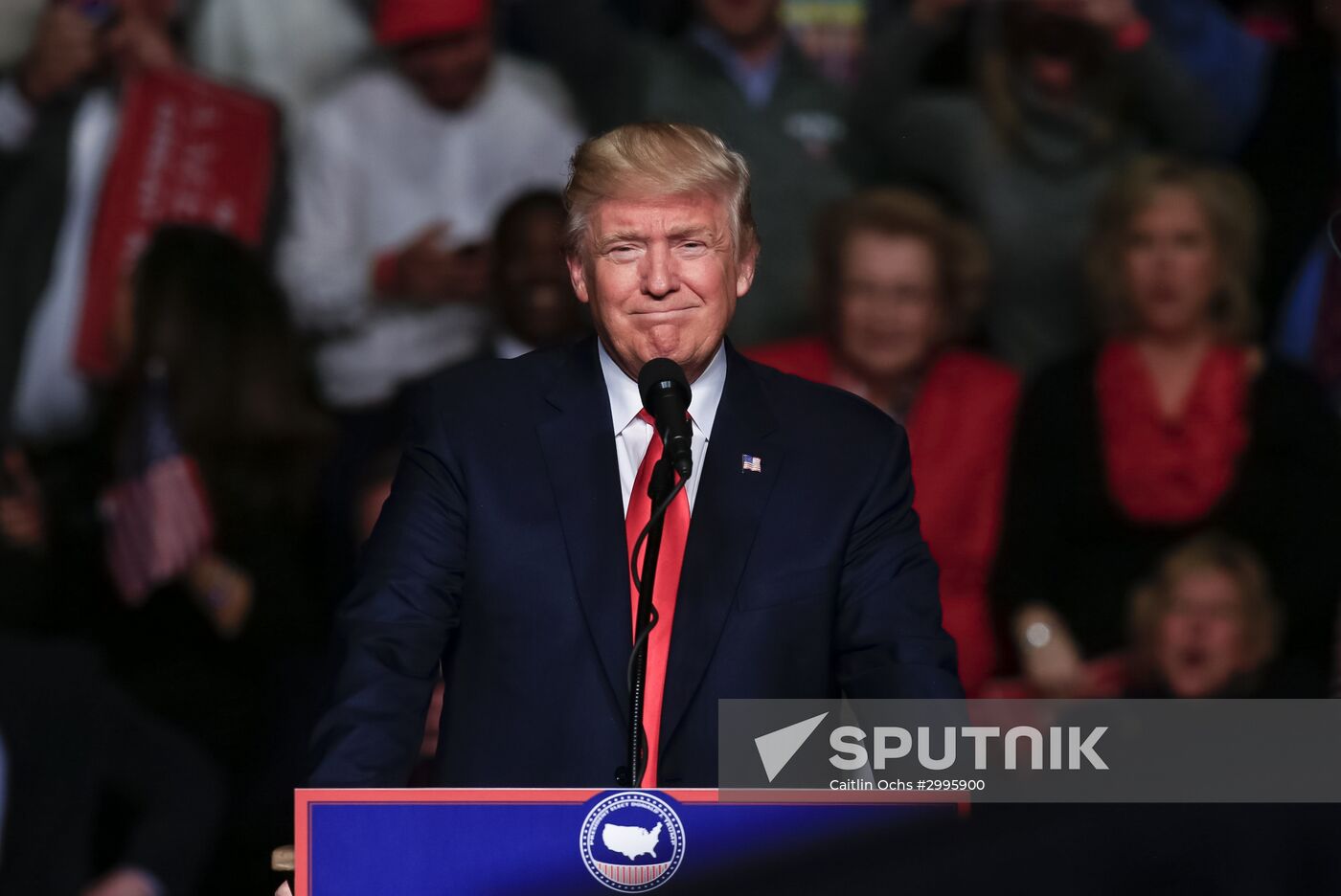 Donald Trump and Mike Pence meet with voters in Pennsylvania