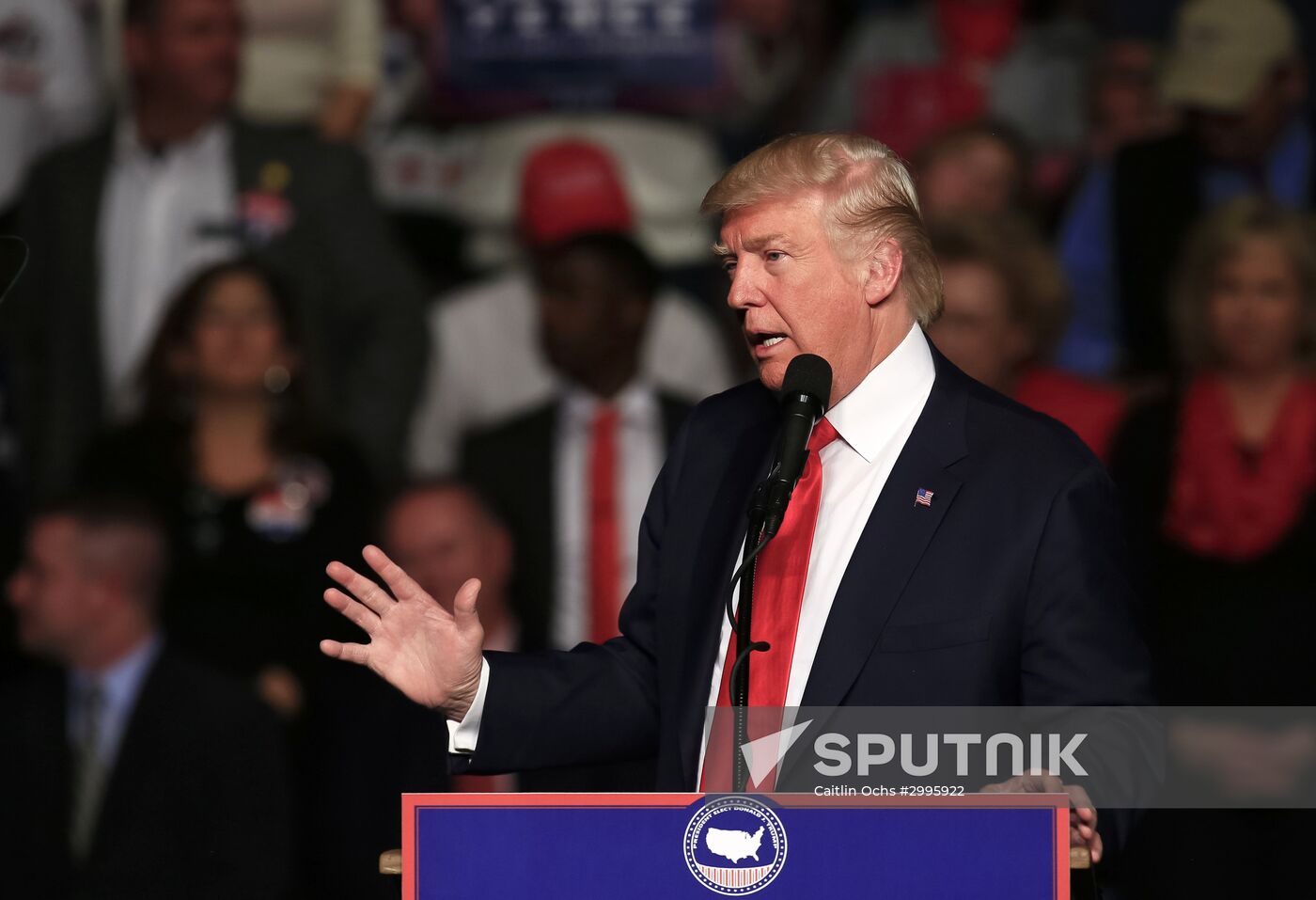 Donald Trump and Mike Pence meet with voters in Pennsylvania