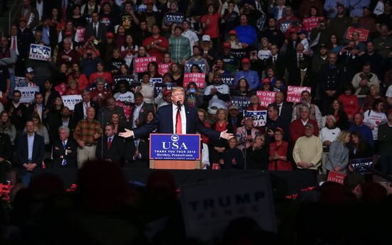 Donald Trump and Mike Pence meet with voters in Pennsylvania