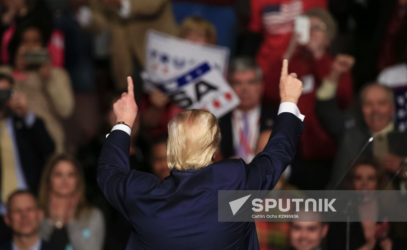 Donald Trump and Mike Pence meet with voters in Pennsylvania