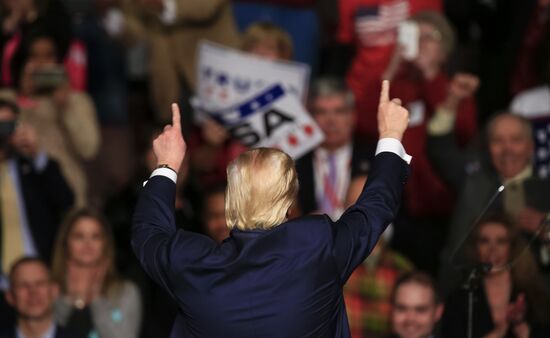Donald Trump and Mike Pence meet with voters in Pennsylvania
