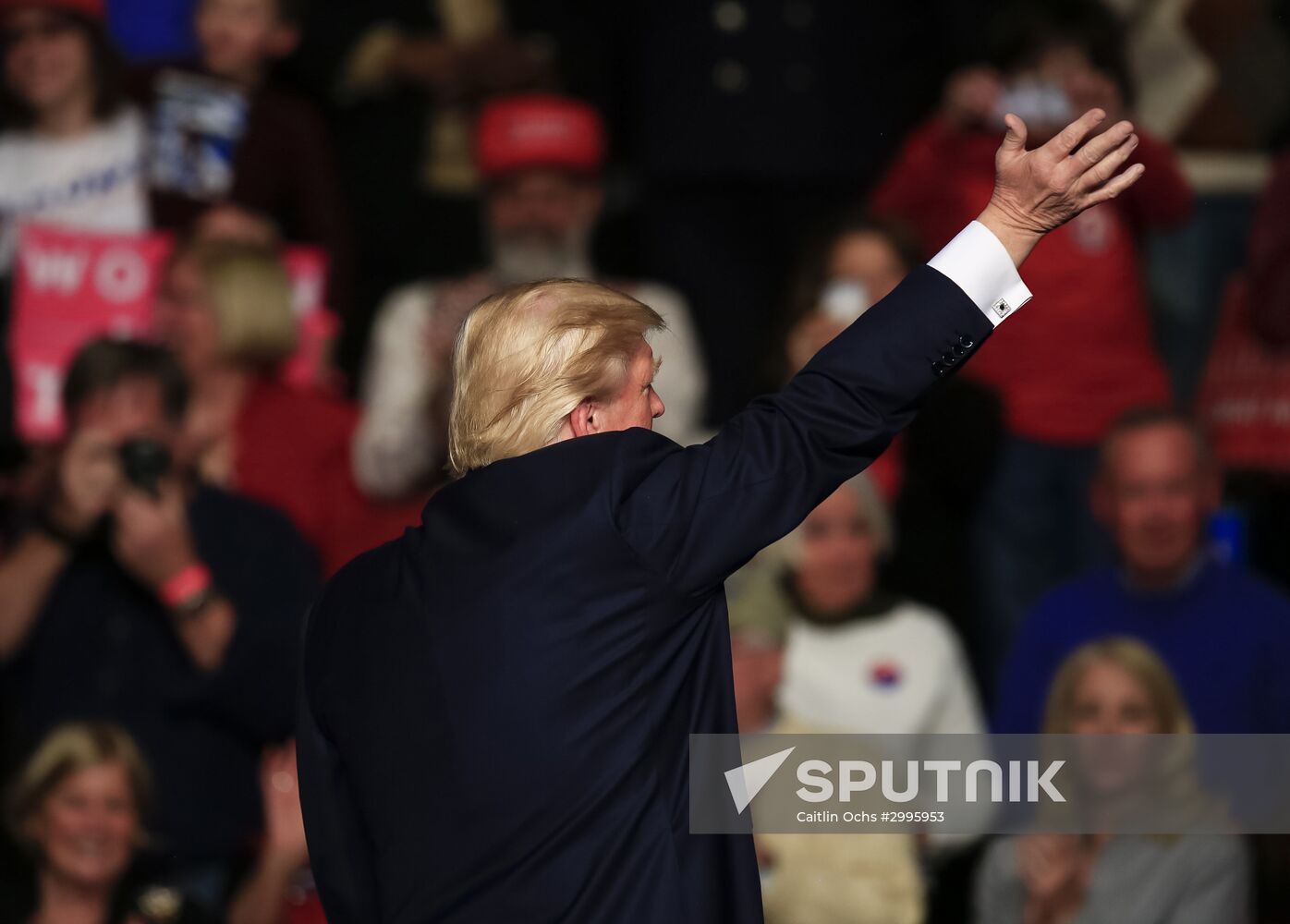 Donald Trump and Mike Pence meet with voters in Pennsylvania