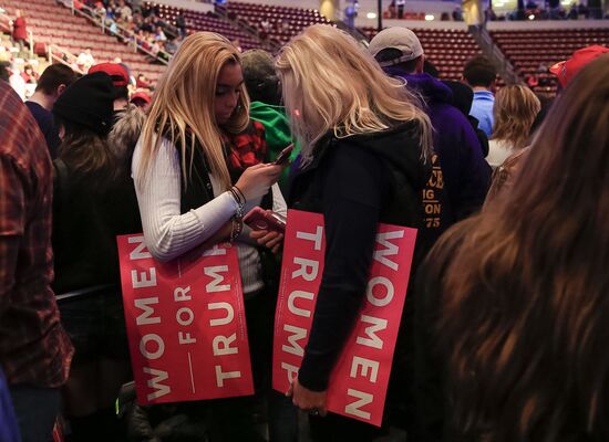 Donald Trump and Mike Pence meet with voters in Pennsylvania