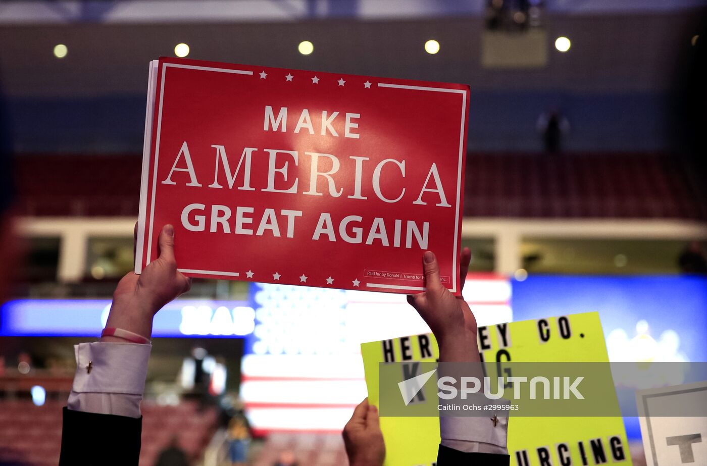 Donald Trump and Mike Pence meet with voters in Pennsylvania