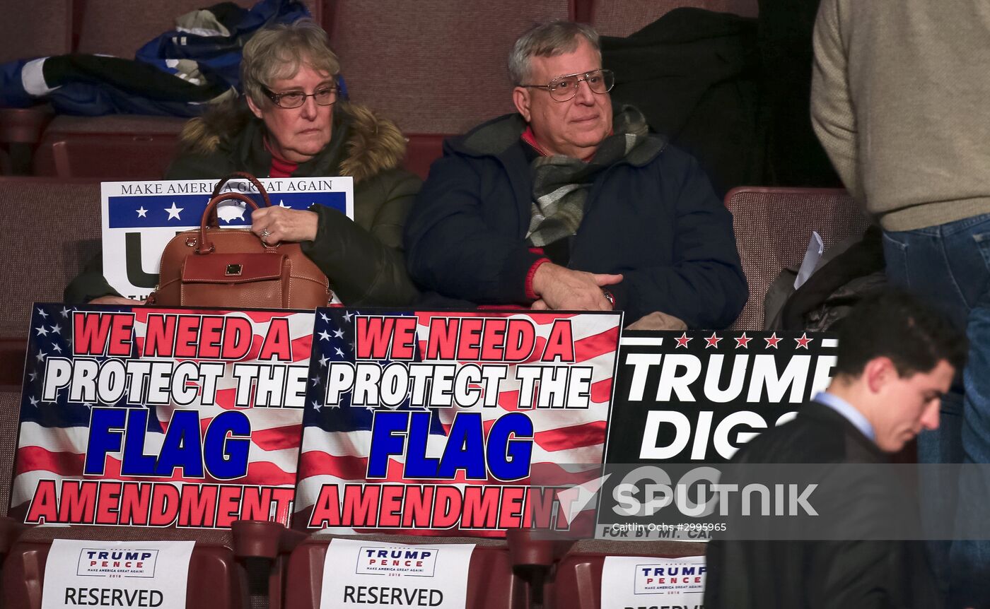 Donald Trump and Mike Pence meet with voters in Pennsylvania