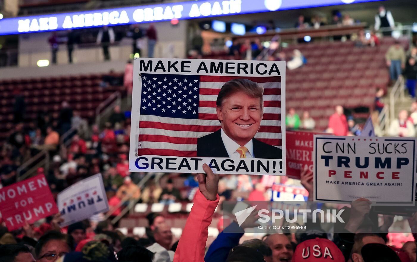 Donald Trump and Mike Pence meet with voters in Pennsylvania