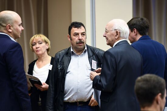 PARNAS party holds convention