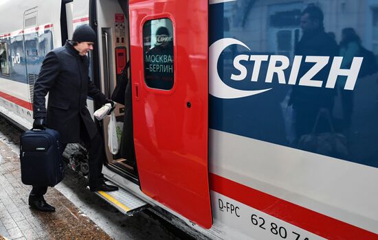 New Swift international train from Moscow to Berlin sets out on maiden voyage