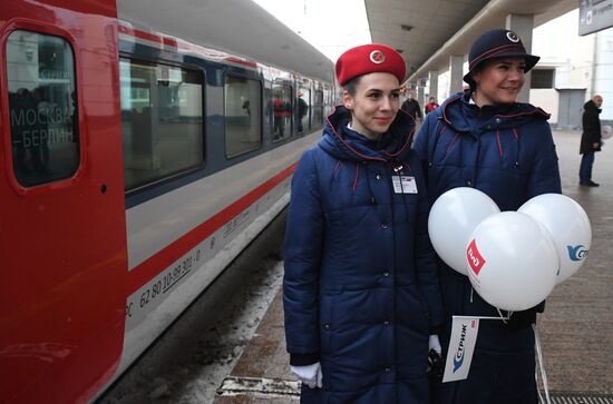 New Swift international train from Moscow to Berlin sets out on maiden voyage