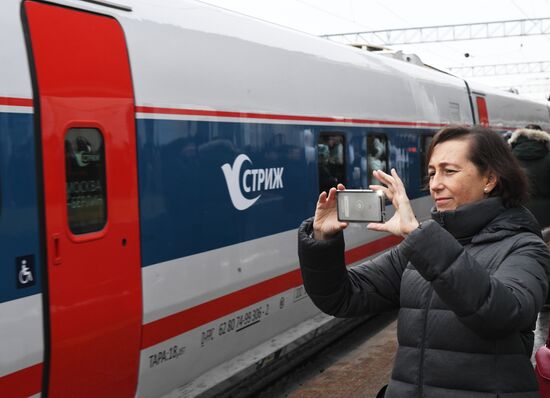 New Swift international train from Moscow to Berlin sets out on maiden voyage