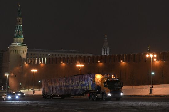 New Year fir tree delivered to Kremlin