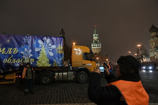 New Year fir tree delivered to Kremlin