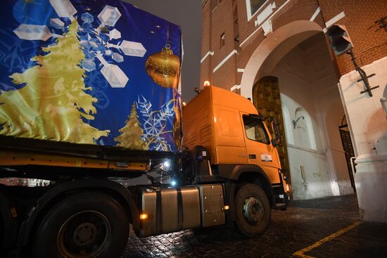 New Year fir tree delivered to Kremlin