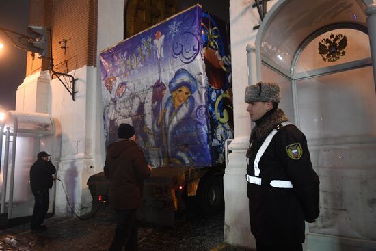 New Year fir tree delivered to Kremlin