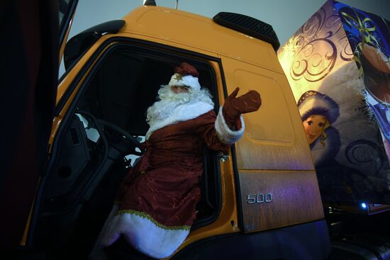 New Year fir tree delivered to Kremlin