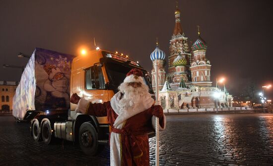 New Year fir tree delivered to Kremlin