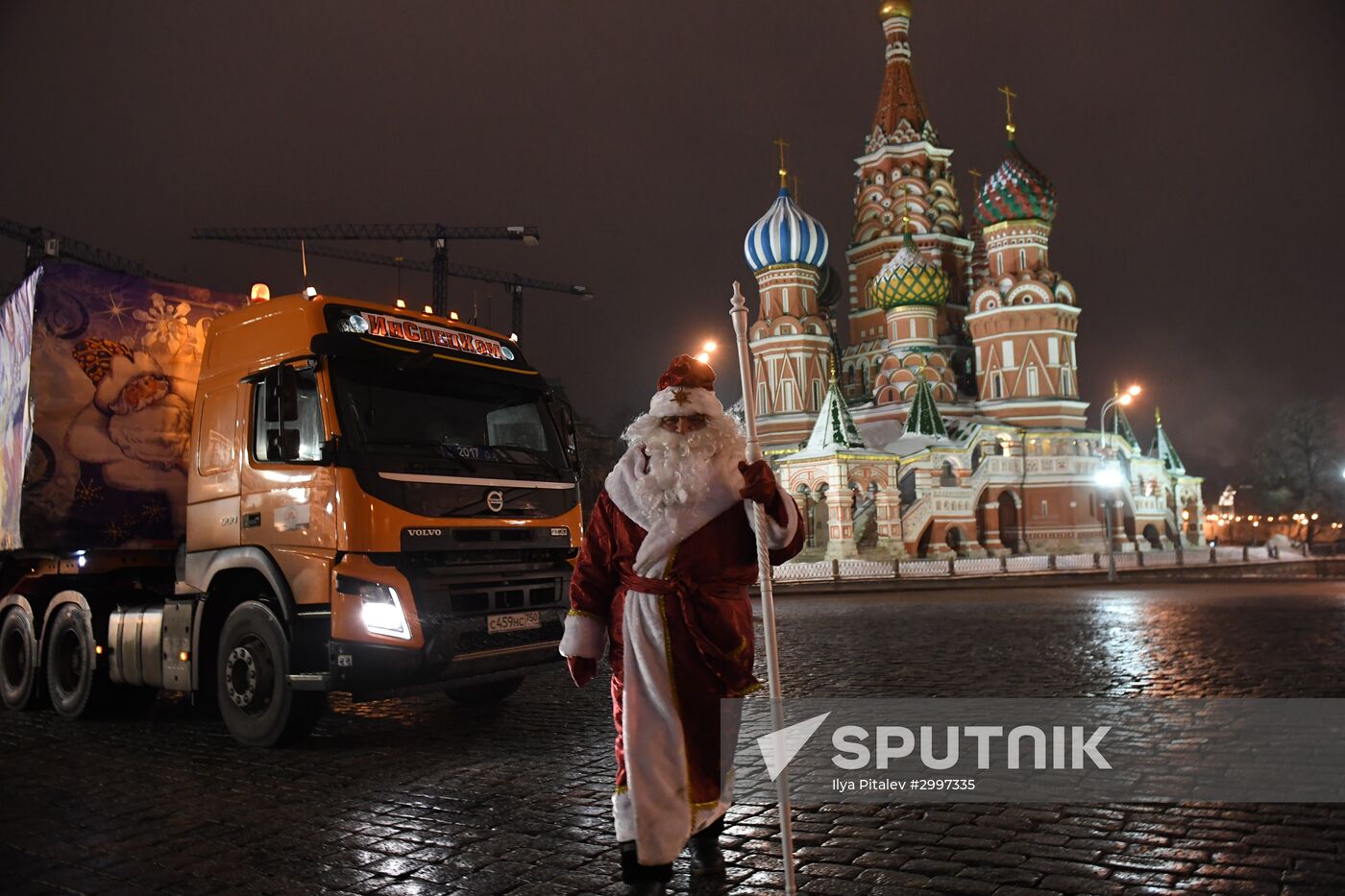 New Year fir tree delivered to Kremlin
